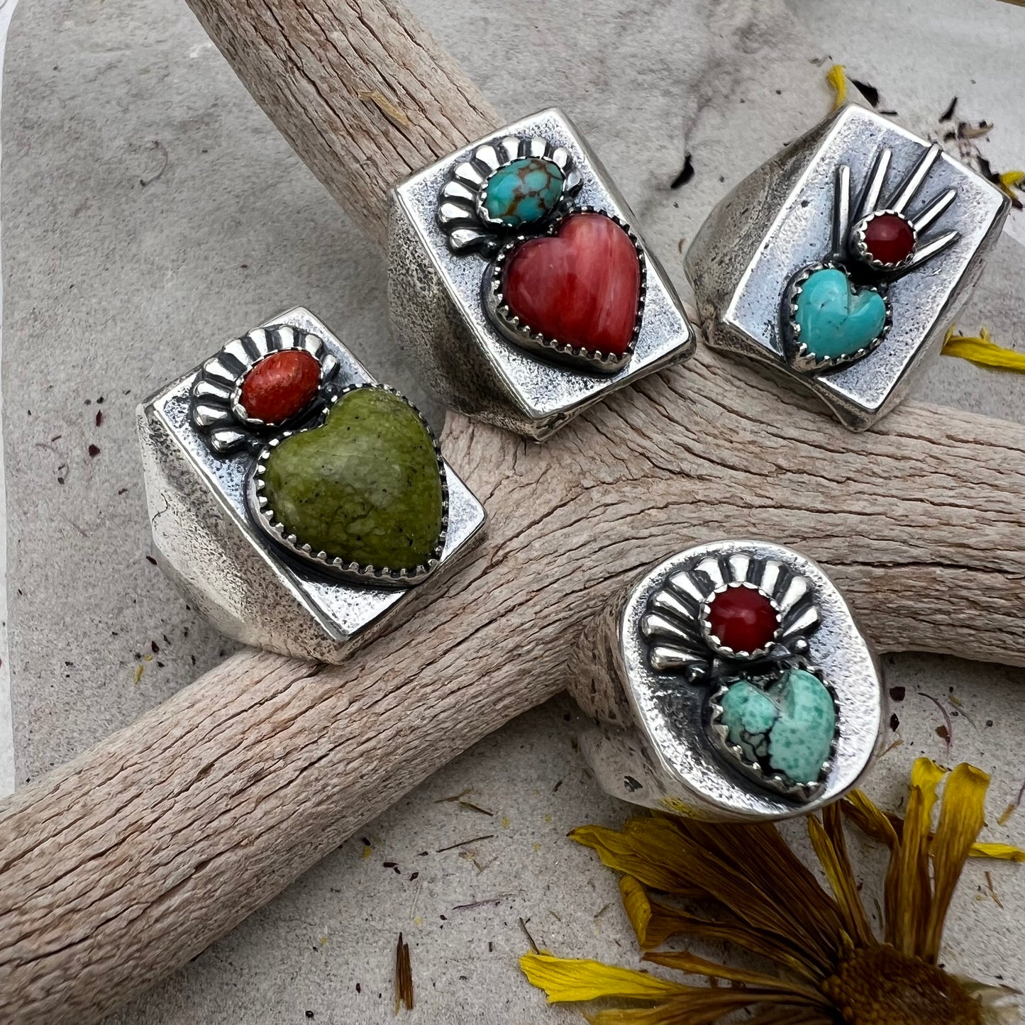 Corazón Signet Ring