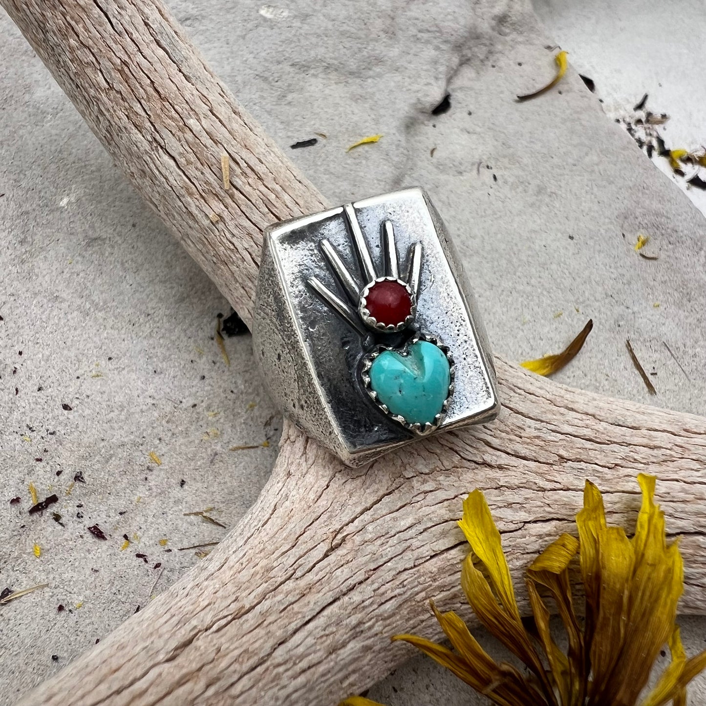 Corazón Signet Ring