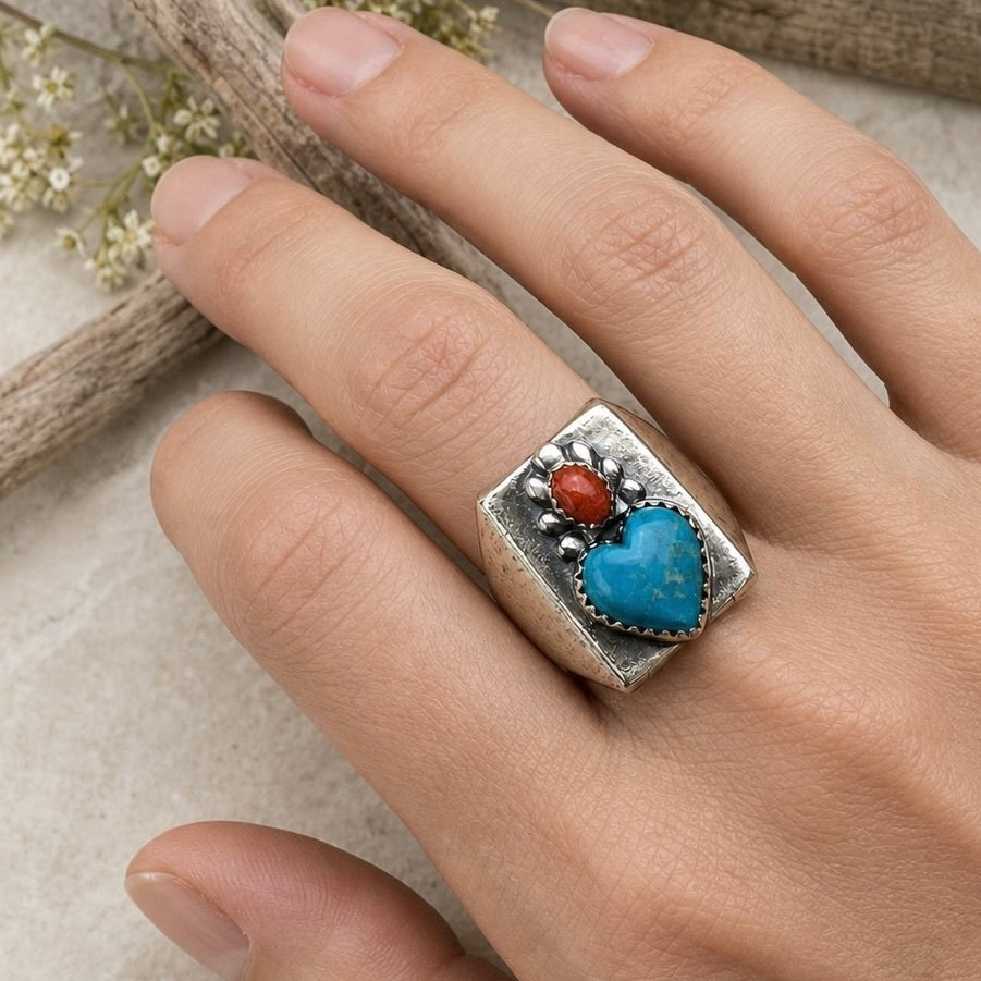 Corazón Signet Ring